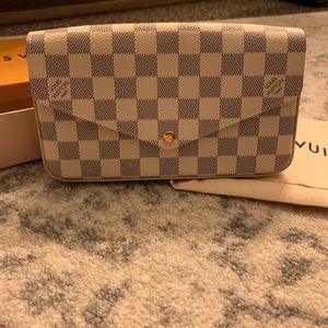 Louis Vuitton Clutch/Crossbody bag